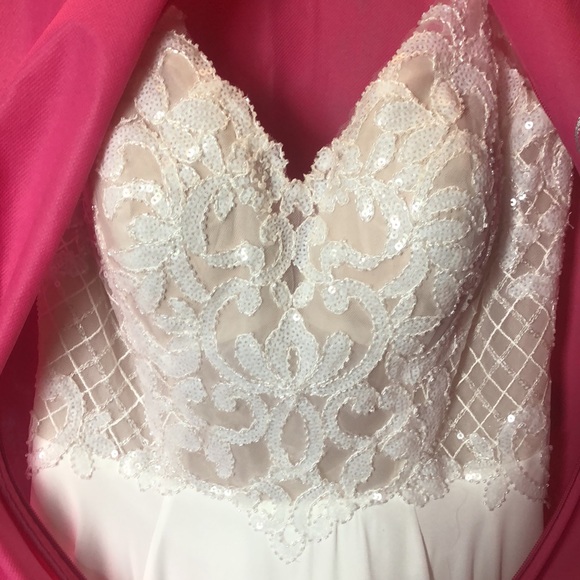 Stella York chiffon beaded bodice wedding dress - Picture 3 of 7